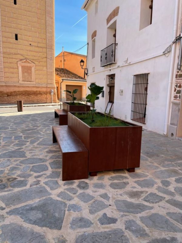 Banco jardinera en acero corten siro en Faura(València)